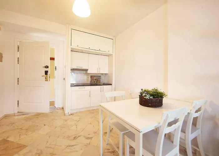 Romana Playa Elviria 公寓 *